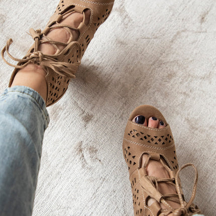 Ariana Camel - Heels