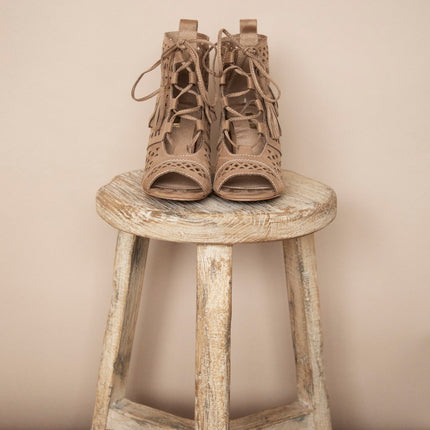 Ariana Camel - Heels